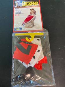 lot 323 image: Royalty King Small Dog costume