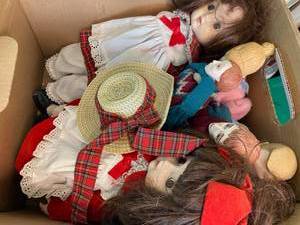 lot 312 image: Lot of Porcelain Dolls