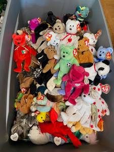lot 460 image: Almost 200 Vintage Beanie Babies