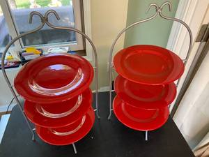 lot 461 image: Three tiered metal serving stand with plates