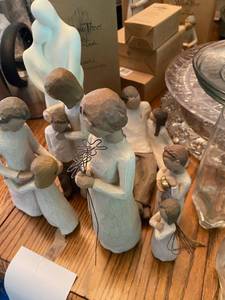 lot 480 image: Lot of Assorted Willow Tree figurines