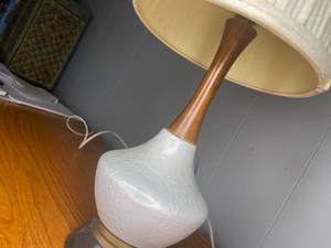 lot 178 image: Mid century ceramic and wood lamp