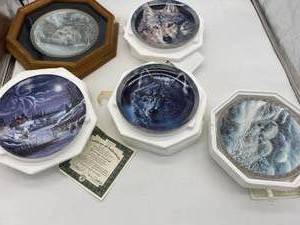 lot 259 image: Set of collectible wolf plates