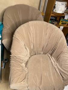 lot 274 image: Pair of Schweiger mauve upholstered chairs