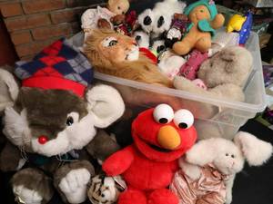 lot 422 image: Lot of stuffed animals