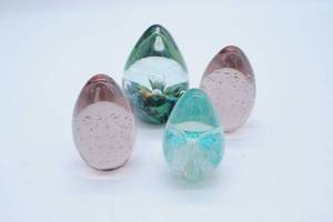 lot 257 image: Glass Eggs collection including Dynasty Gallery heirloom collection