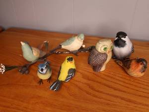 lot 182 image: Assortment of painted birds