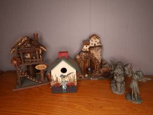 lot 181 image: Three bird houses