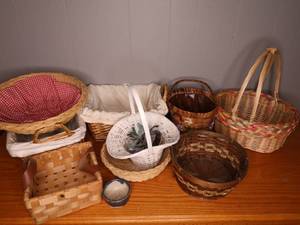 lot 185 image: Lot of nine woven baskets