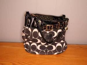 lot 194 image: Genuine black and white Coach purse