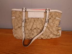 lot 195 image: Authentic tan and white Coach bag