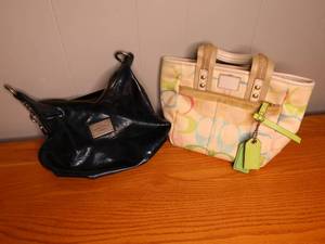 lot 196 image: Genuine Coach purse and Vera Wang bag