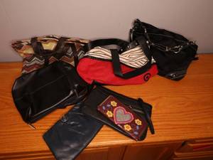 lot 199 image: Lot of mixed purses