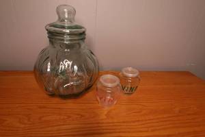 lot 164 image: Two gallon heavy glass jar with lid