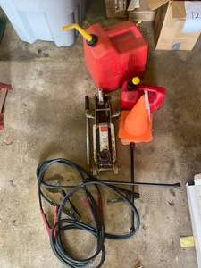 lot 16 image: 1.5 ton floor jack,  saftey cones, and gas cans