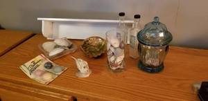 lot 227 image: Lot of sea shells and 24 wide floating shelf