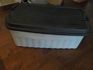 XL Rubbermaid Tote and Cover...