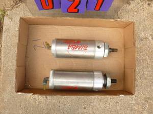 1 pair of stainless bimba air cylinders. As shown.