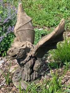 lot 4 image: Cement Gargoyle Statue