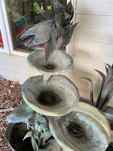 lot 28 image: Metal Water Feature Decorative Item