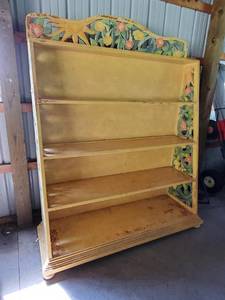 lot 40 image: Yellow Decorative Bookcase