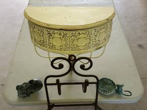 lot 113 image: (2) Metal Wall Decor with (2) table top figures Decor
