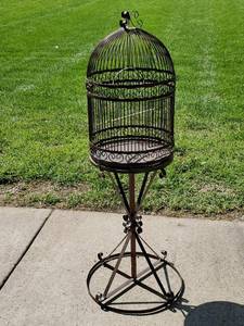 lot 88 image: Antique Bird Cage