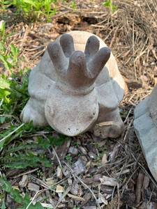 lot 252 image: (3) Lot Yard Decor