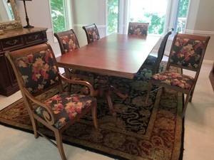 lot 5 image: Custom Made North Carolina Dining Set