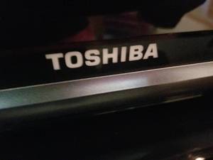 lot 60 image: Toshiba 40 LCD TV 40RV52U