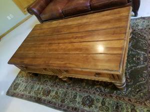 lot 8 image: Americana Inspired Luxury Coffee Table by Thomasville Furniture