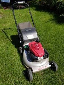 lot 62 image: Honda HRR Series Lawnmower