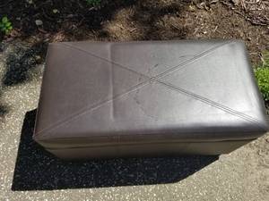 lot 129 image: Convenient Storage Ottoman
