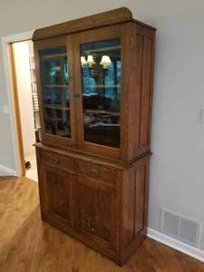 lot 20 image: Beautiful Antique Display Cabinet