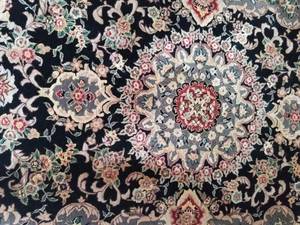 lot 28 image: Gorgeous Handmaid Silk & Wool Blend Rug. 5 x 8