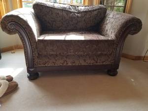 lot 25 image: Elegant Oversized Chair by Bernhardt
