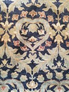 lot 29 image: Lovely Small Rug