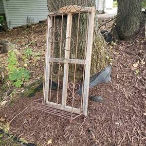 lot 86 image: IndoorOutdoor Rustic Windo Frame Dcor with Wire Basket