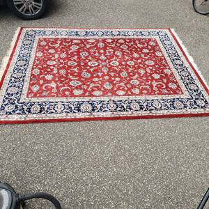 lot 31 image: Bright Wool Area Rug