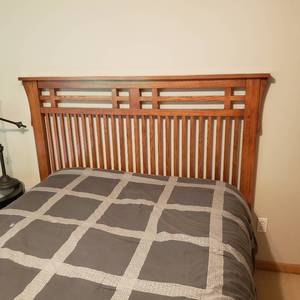 lot 40 image: Prairie Mission Double Bed Set