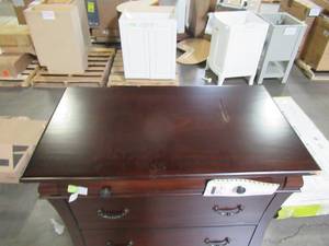 lot 136 image: Bedroom 5 Drawer Dresser 2133052