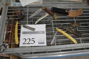 lot 225 image: Vintage Mens Shavers, Pocket Knives, Knife Sheath