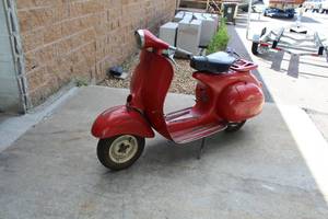 lot 204 image: 1963 Sears, Roebuck and Co. Allstate Cruisaire Vespa Scooter 788.94330