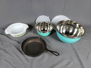 Wagner Ware 5 Skillet and Mixing Bowls