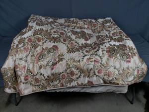 Queen Sized Comforter and Pillow Cases