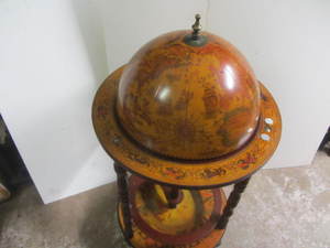 lot 2 image: Wine Bar - Old World Globe