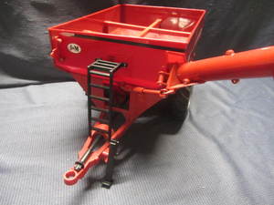 lot 22 image: Ertl Gravity Box Wagon