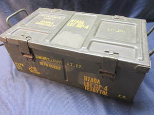 lot 27 image: WWII Ammo Box