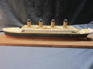 lot 29 image: Titanic Replica