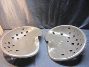 lot 32 image: Tractor  Implement Seats